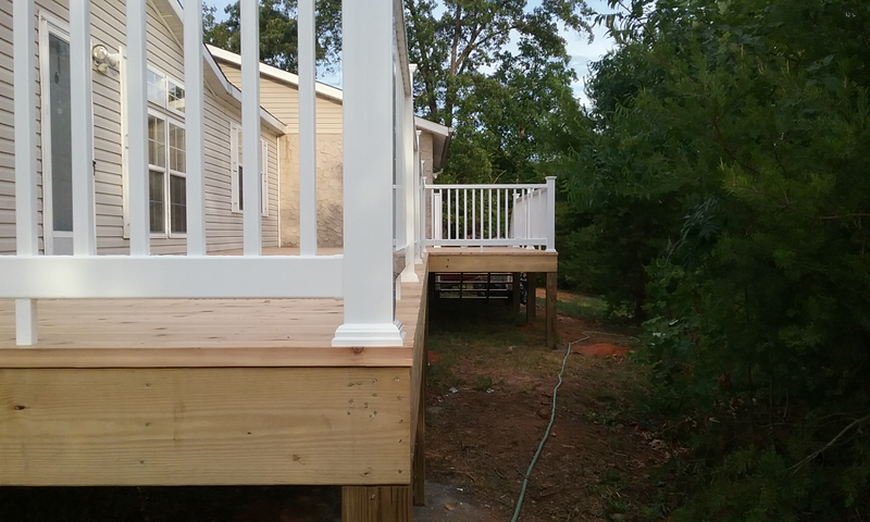 Western Cedar Deck with Vinyl Post and Rail